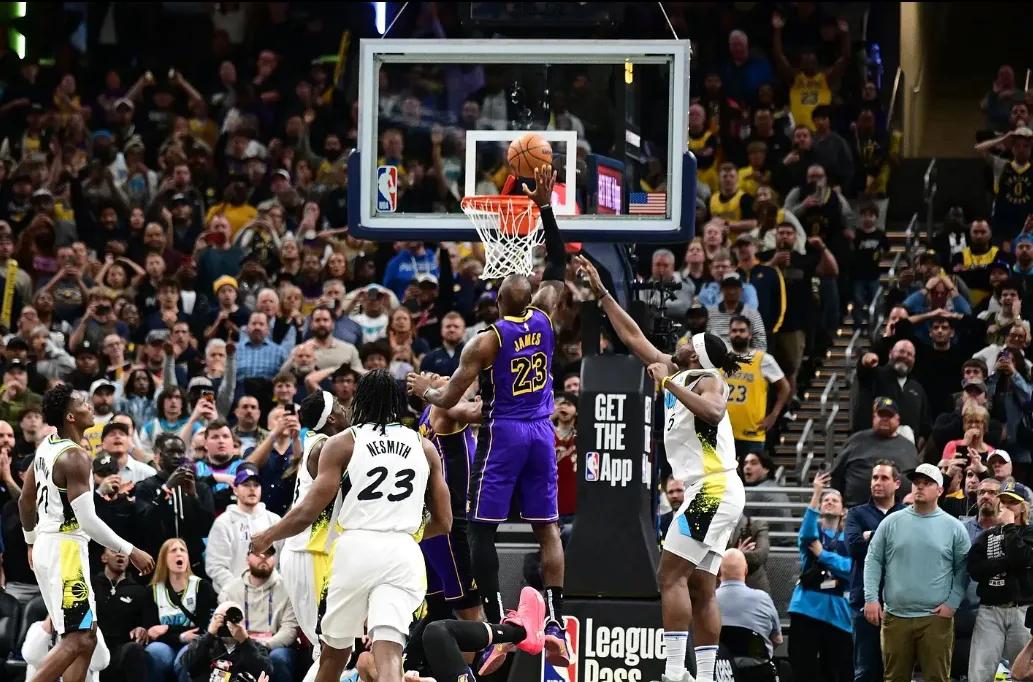 开云应用-湖人关键时刻救险，巴黎力保胜局拿下系列赛(巴黎人阵容)