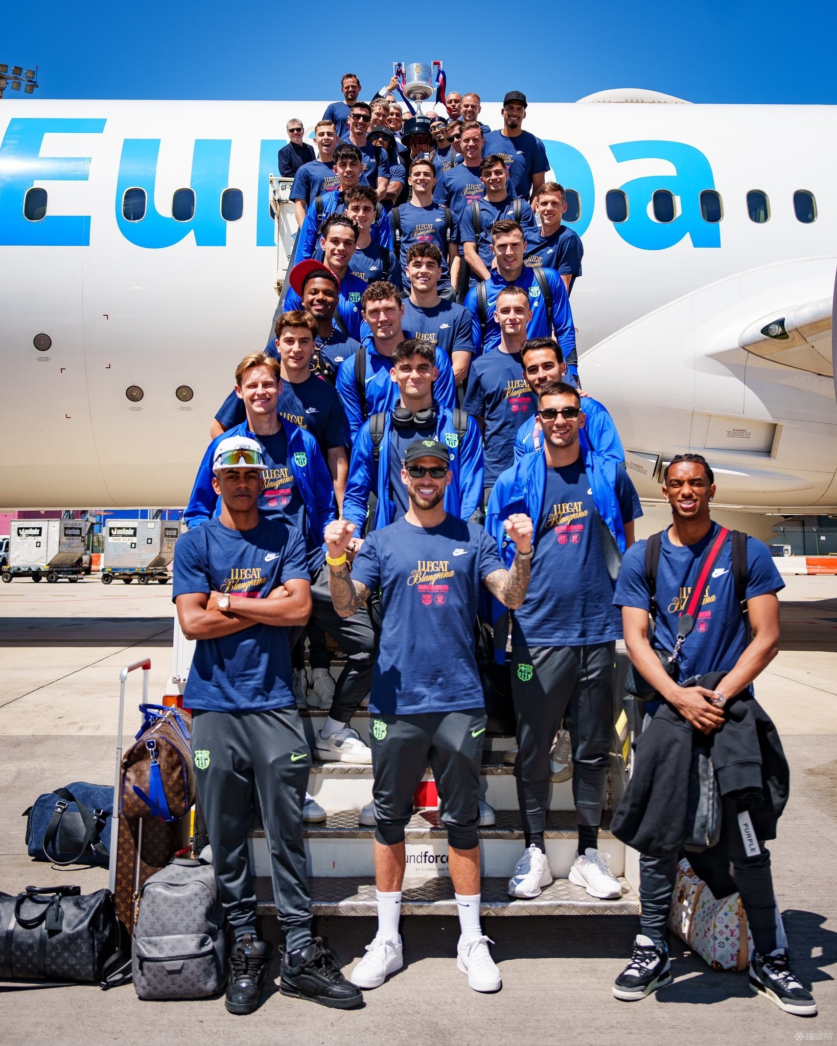 开云平台-包含国王杯赛程吃紧，塞维利亚今夜伤情更新，气氛紧张，轮换策略成焦点的词条